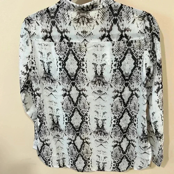 (42) snakeskin  blouse - Picture 4 of 5